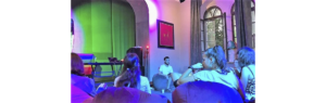 Queer Café te invită la expoziția multimedia „Povestea mea”. Ascultă 11 povești ale persoanelor din comunitatea LGBTQIA+