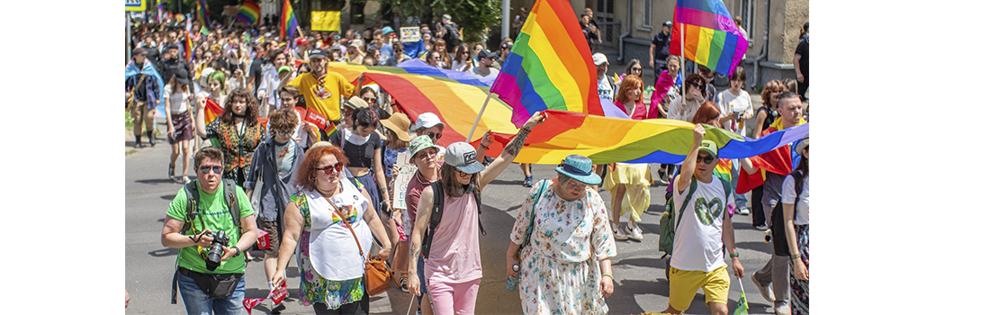 Atitudinea societății privind comunitatea LGBT se schimbă spre bine