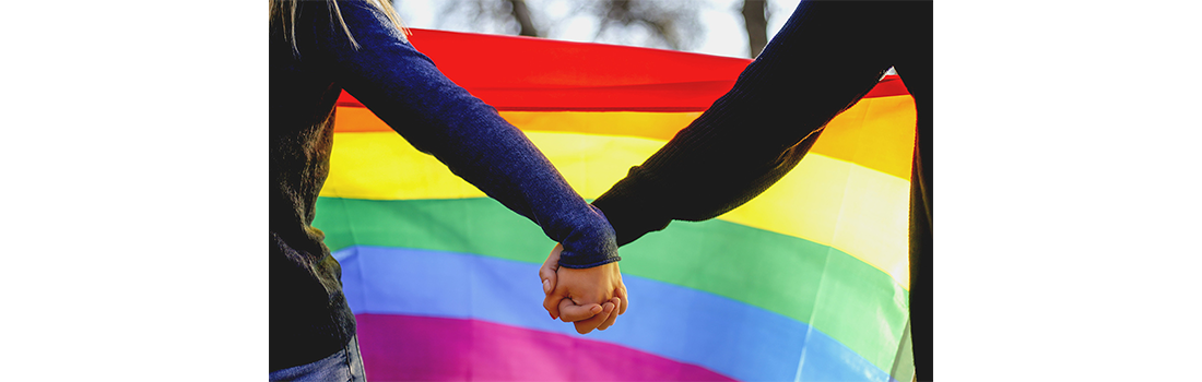 „Numai reacția ta adecvată te va ajuta să nu-ți pierzi copilul”. O lecție de acceptare de la mama unei fete lesbiene cu tulburare borderdline