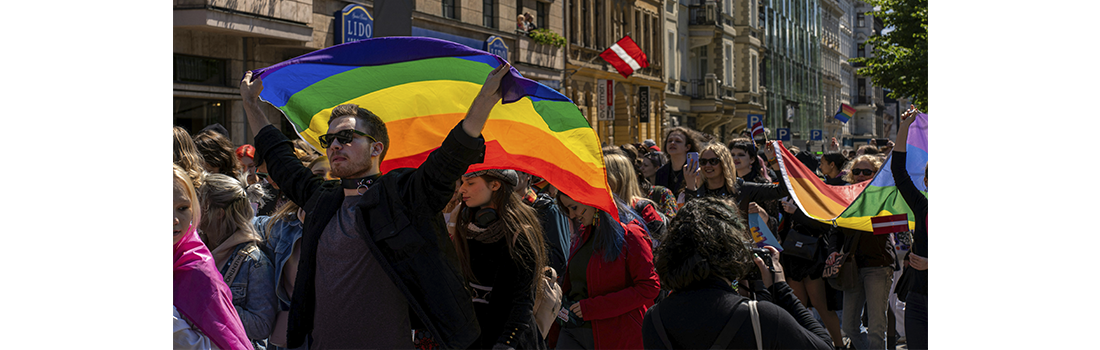 Letonia a dat undă verde parteneriatele civile pentru cuplurile de același sex