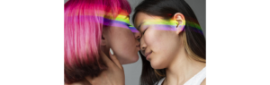 Один из трех представителей LGBTQ+ в Великобритании подвергся «конверсионной терапии». Исследование: абьюзивные, бесполезные и глубоко травмирующие практики